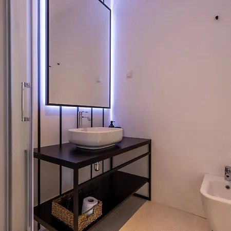 Daire Liberdade Concept 2bdr By Lovelystay Lisboa
